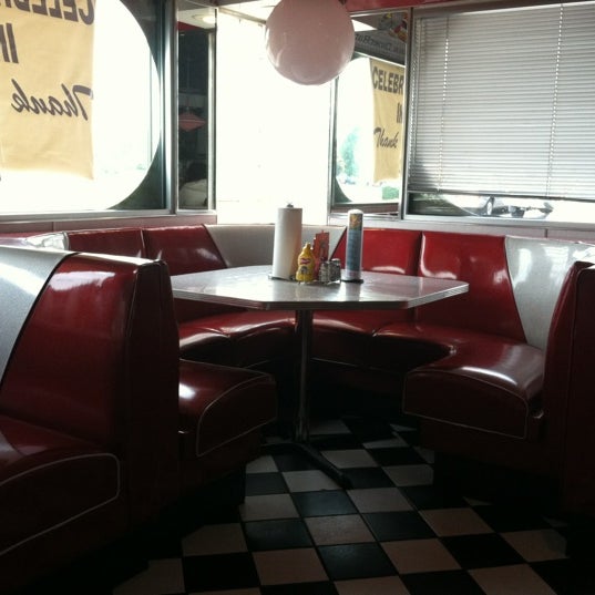 รูปภาพถ่ายที่ The Diner โดย Christopher A. เมื่อ 7/3/2012