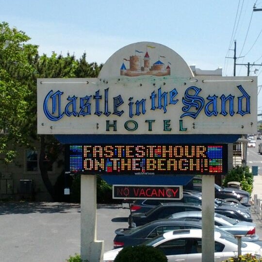 5/27/2012에 Dave &quot;Shasta&quot; S.님이 Castle In The Sand Hotel에서 찍은 사진
