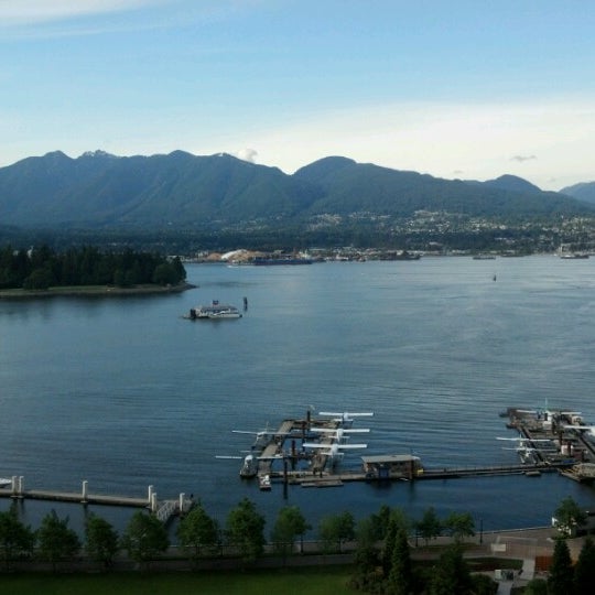 Foto tomada en Renaissance Vancouver Harbourside Hotel  por Julian M. el 6/28/2012