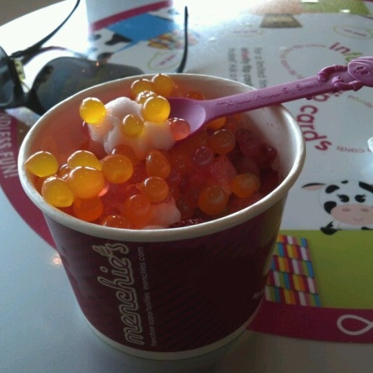 Photo taken at Menchie&#39;s by Mr. Bob D. on 7/9/2012