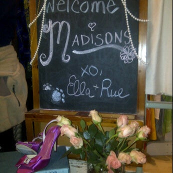 รูปภาพถ่ายที่ Ella-Rue โดย Josie T. เมื่อ 3/29/2012
