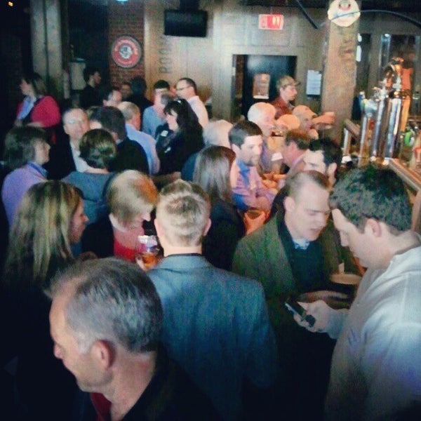 รูปภาพถ่ายที่ Saint John Ale House โดย Jeff R. เมื่อ 4/15/2012