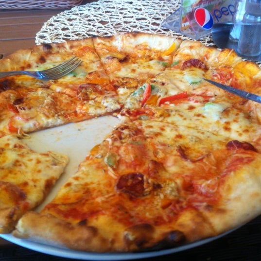 Foto tomada en Pizza Pazza  por Peter B. el 8/12/2012