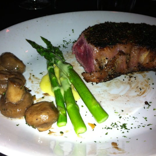 Photo taken at Sullivan&#39;s Steakhouse by Xavier D. on 4/19/2012
