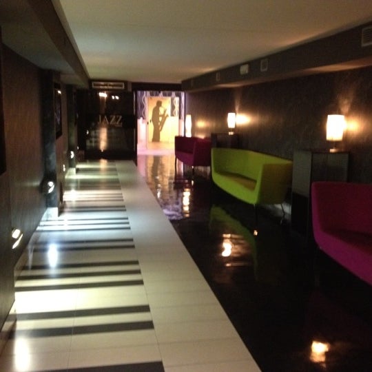 8/18/2012 tarihinde Carlo B.ziyaretçi tarafından Hotel Giò Wine e Jazz Area'de çekilen fotoğraf