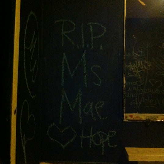 4/20/2012にCaroline Hope H.がMs Mae&#39;s The Clubで撮った写真