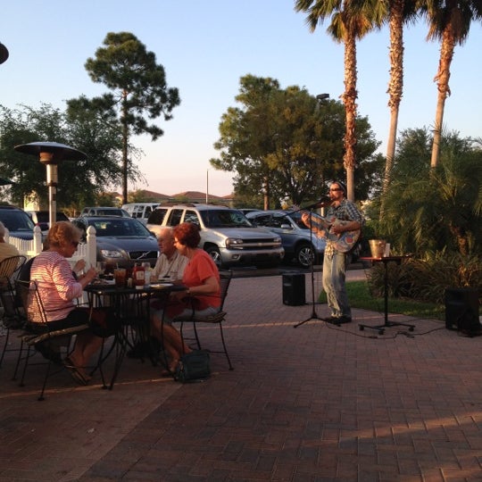 Foto diambil di West End Grill St. Lucie West oleh Miguel R. pada 4/3/2012