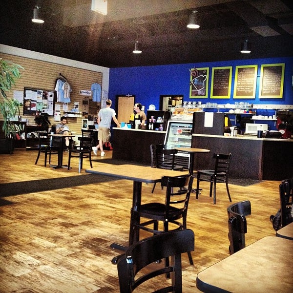 7/14/2012 tarihinde Mona P.ziyaretçi tarafından Overflow Coffee Bar'de çekilen fotoğraf