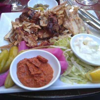 Снимок сделан в Massis Lebanese Grill &amp; Bar пользователем Jose F. 9/8/2012