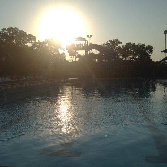 Foto tirada no(a) Edina Aquatic Center por Chase S. em 7/17/2012