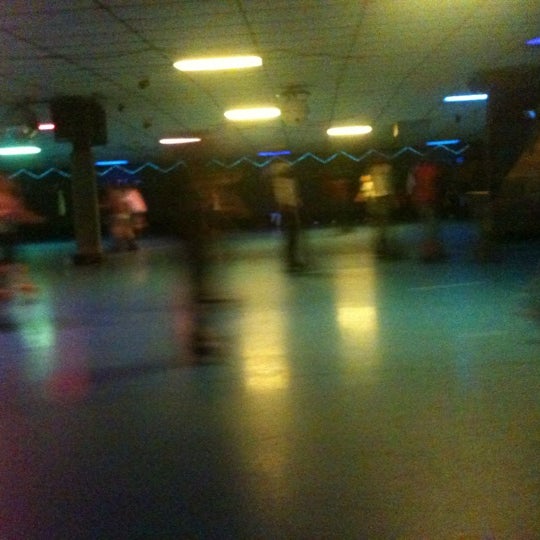 Foto diambil di Rollerland Skate Center oleh Emma H. pada 3/24/2012