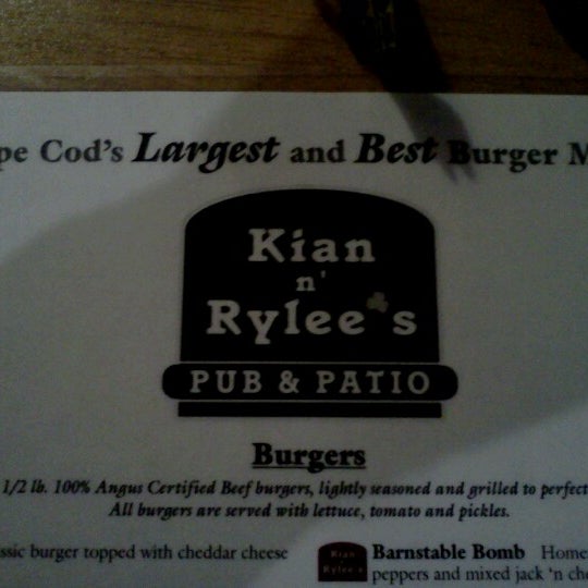 Foto tomada en Kian &#39;n Rylee&#39;s Pub and Patio  por Logan T. el 9/1/2012