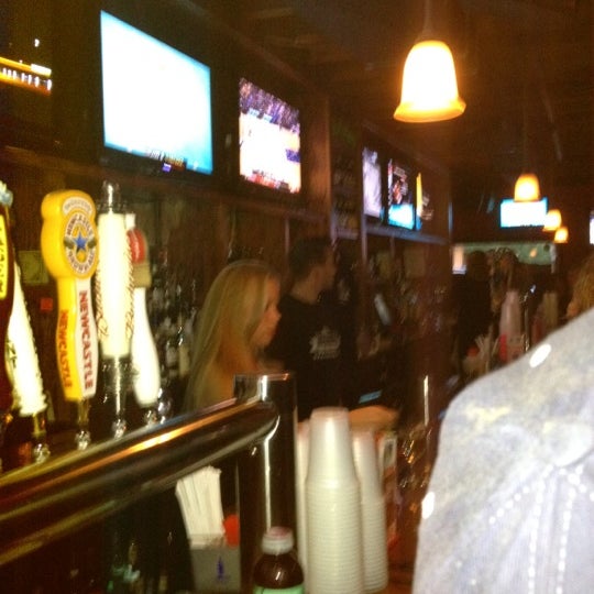 Foto diambil di KJ Farrell&#39;s Bar &amp; Grill oleh Scott S. pada 4/28/2012