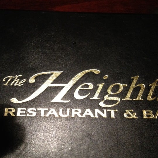 Das Foto wurde bei The Heights Restaurant &amp; Bar von Jonathan N. am 5/19/2012 aufgenommen