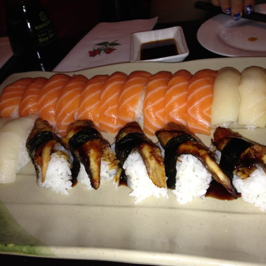 7/9/2012 tarihinde Elizabethziyaretçi tarafından BayRidge Sushi'de çekilen fotoğraf