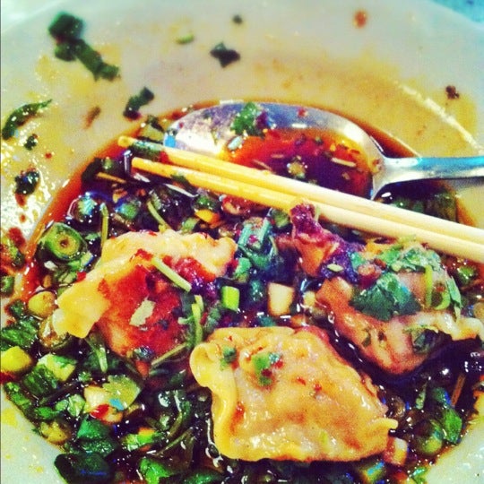 รูปภาพถ่ายที่ Blue Koi Noodles &amp; Dumplings โดย Mallory D. เมื่อ 7/9/2012