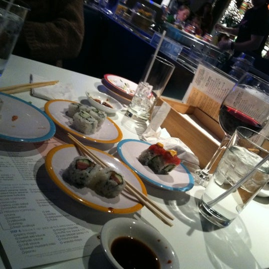 Foto scattata a Umi Sushi + Tapas da Stephanie P. il 1/15/2012