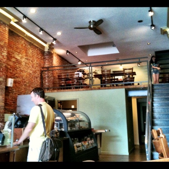 Foto diambil di Delanie&#39;s Coffee oleh James R. pada 3/18/2012