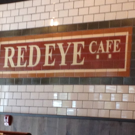 6/9/2012 tarihinde Alexa B.ziyaretçi tarafından Red Eye Cafe'de çekilen fotoğraf