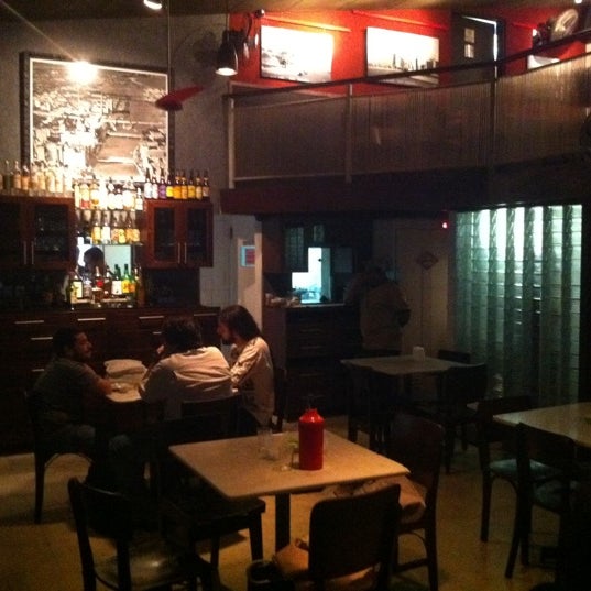 10/6/2011 tarihinde Andre R.ziyaretçi tarafından Bar Central'de çekilen fotoğraf