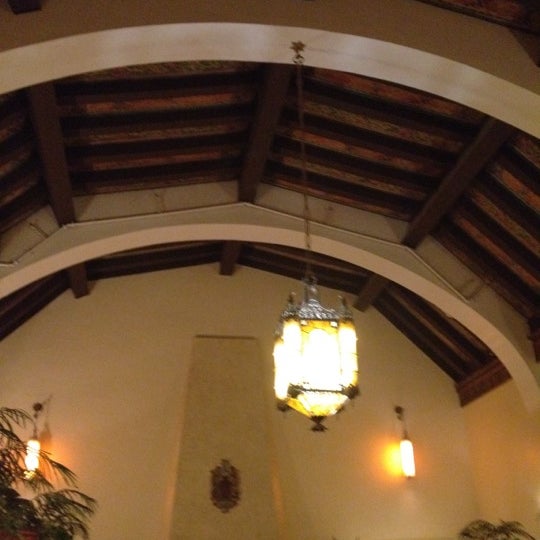 Снимок сделан в El Palomar Restaurant пользователем A.J. C. 1/11/2012