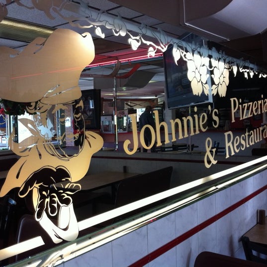 Photo taken at Johnny&#39;s Pizzeria &amp; Restaurant by Jan W. on 5/5/2011