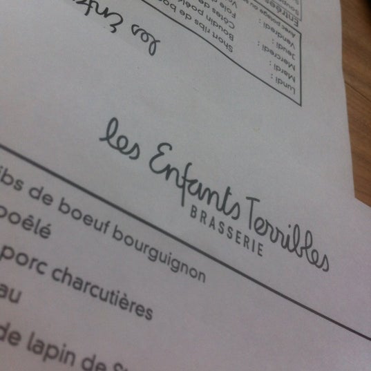 Снимок сделан в Les Enfants Terribles Brasserie пользователем Corinne L. 3/14/2012