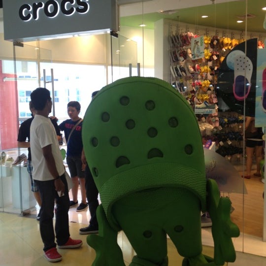 crocs eastwood mall