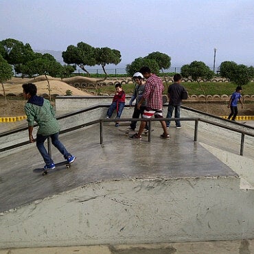 รูปภาพถ่ายที่ Skate Park de Miraflores โดย Patrick P. เมื่อ 5/28/2011