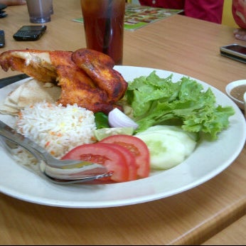 6/21/2012에 Mohd Y.님이 Al Raudah Arabian Food에서 찍은 사진