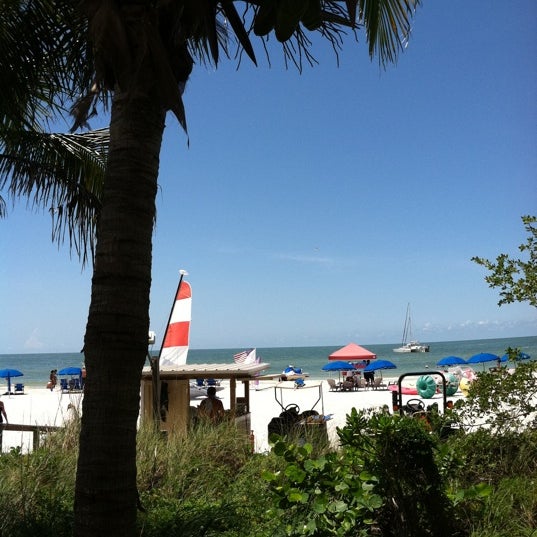 Photo taken at DiamondHead Beach Resort &amp; Spa by Gary V. on 8/1/2011