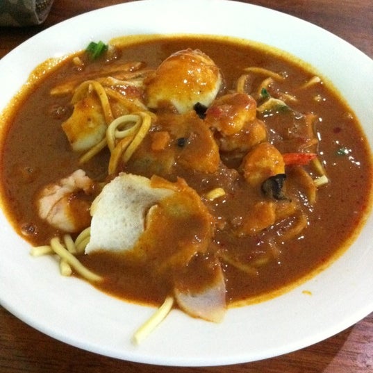 Photo taken at Anjung Warisan Restaurant by Tijuya on 3/11/2011