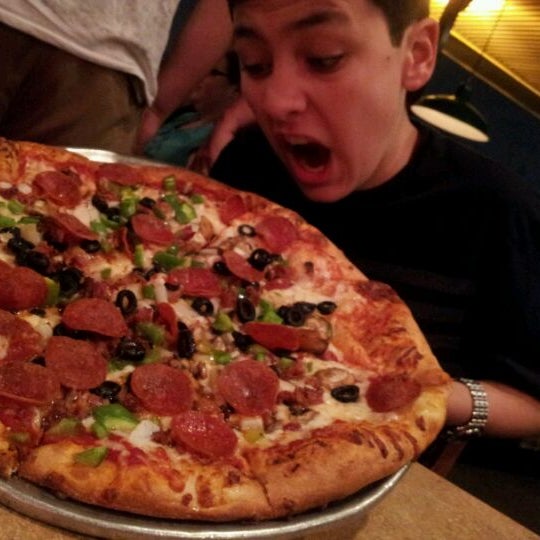 Foto tomada en Angelo&#39;s Pizza &amp; Pasta  por Alex D. el 4/21/2012