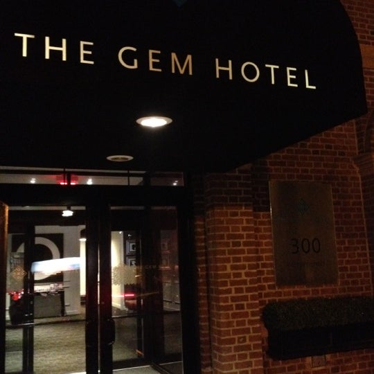 Photo prise au The GEM Hotel par Dean G. le8/16/2012