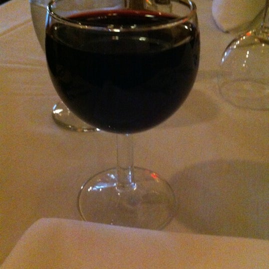 Das Foto wurde bei Villa Mosconi Restaurant von Oliver S. am 7/12/2012 aufgenommen
