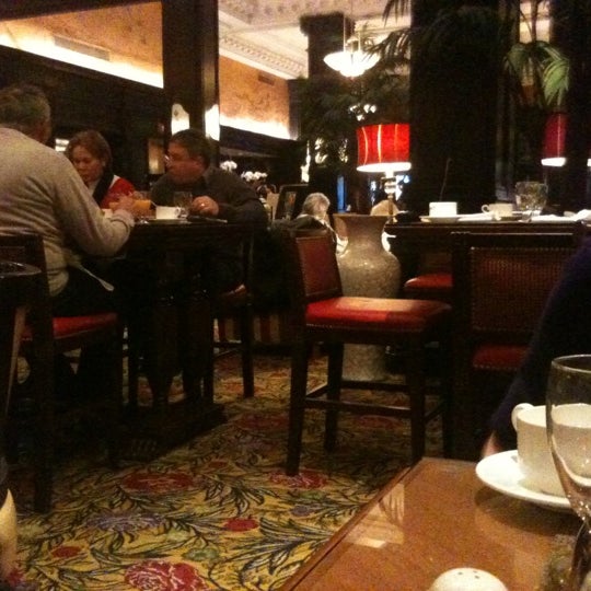 Photo taken at The Round Table Restaurant, at The Algonquin by Hope Anne N. on 11/12/2011