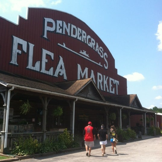 8/12/2012 tarihinde Chris C.ziyaretçi tarafından Pendergrass Flea Market'de çekilen fotoğraf