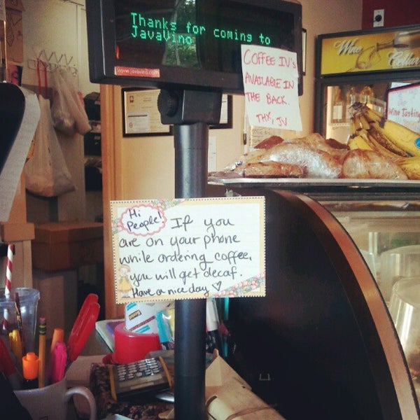 8/7/2012 tarihinde Smash A.ziyaretçi tarafından JavaVino Coffee &amp; Wine House'de çekilen fotoğraf