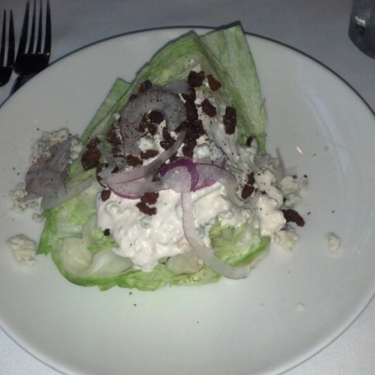 Foto scattata a Dressler&#39;s Restaurant da Iman G. il 7/21/2012