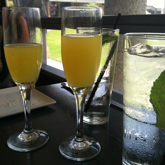 4/29/2012에 Stefanie Y.님이 Sababa Restaurant and Lounge에서 찍은 사진