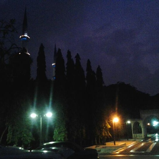 Dataran Bunga Raya