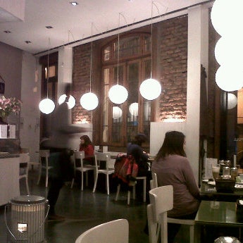 Foto tomada en Wonderful Café  por Nicco C. el 5/13/2012