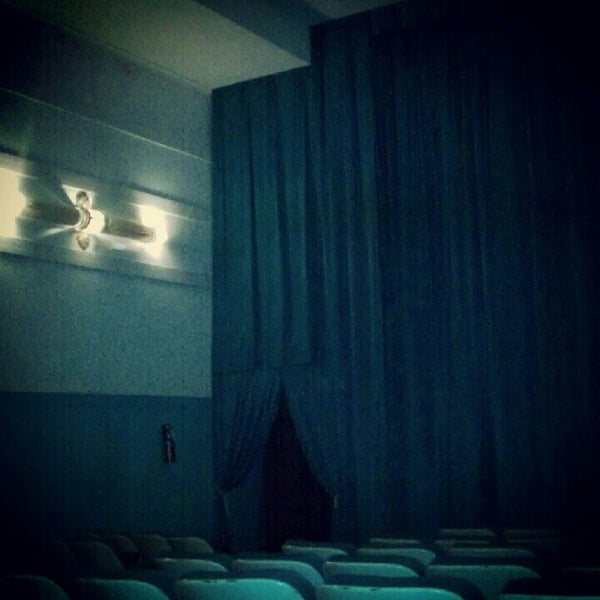 5/19/2012 tarihinde Eddie W.ziyaretçi tarafından Hi-Pointe Theatre'de çekilen fotoğraf