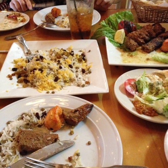 Foto scattata a Fanoos Persian Cuisine da Petja C. il 6/22/2012
