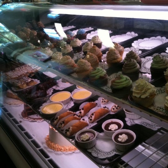 10/5/2011 tarihinde Susan M.ziyaretçi tarafından Upper Crust Pie &amp; Bakery'de çekilen fotoğraf