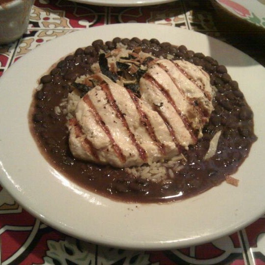 Photo taken at Chili&#39;s Grill &amp; Bar by Irene H. on 4/3/2012