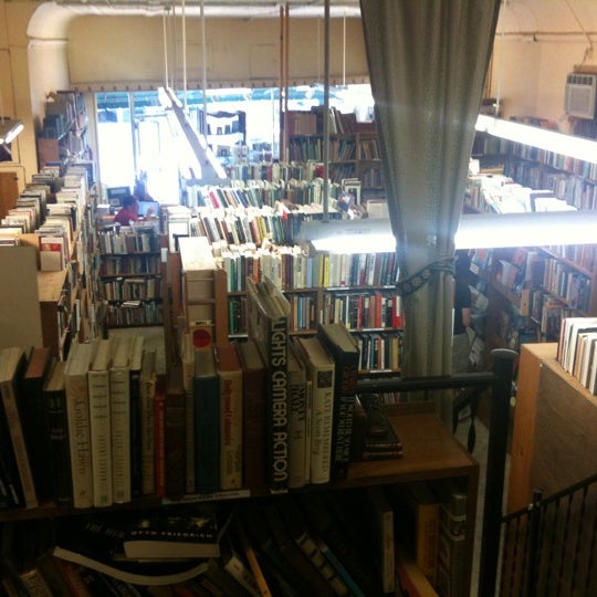 8/28/2011에 L H.님이 Jane Addams Book Shop에서 찍은 사진