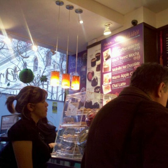 Foto tomada en Lily O&#39;Brien&#39;s Chocolate Cafe  por Jannie el 3/8/2012