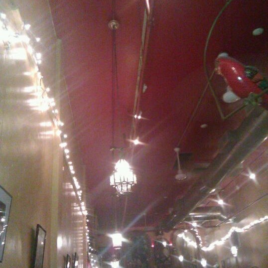 6/11/2012 tarihinde Lily L.ziyaretçi tarafından The Middle East Restaurant'de çekilen fotoğraf