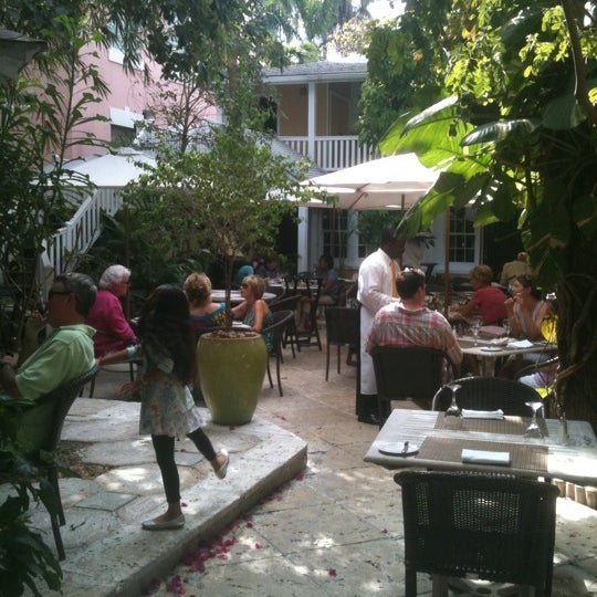 รูปภาพถ่ายที่ Café Matisse โดย Larry R. เมื่อ 2/26/2011